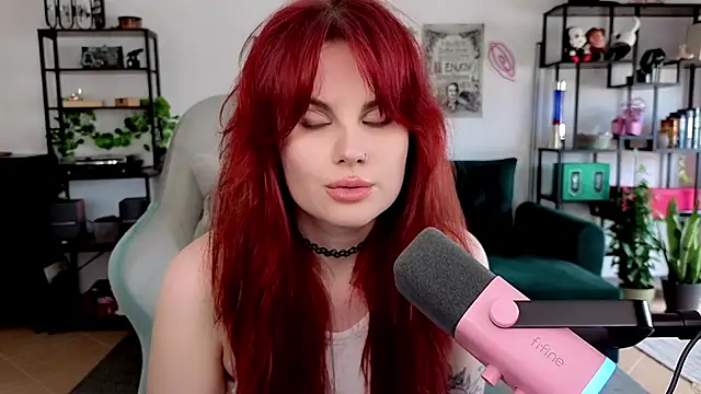 Snapshot of Della_Ideal chatting on 05/15/26, 10:02 Della Ideal online show from 05/15/26, 10:02