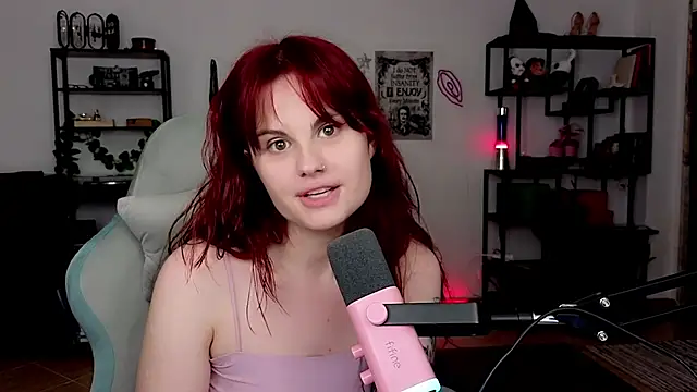 Snapshot of Della_Ideal chatting on 04/20/26, 05:36 Della Ideal online show from 04/20/26, 05:36