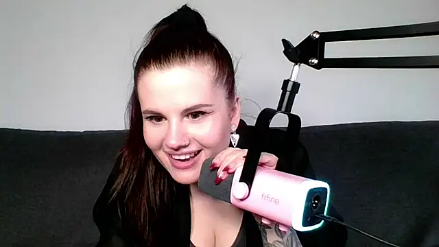 Della Ideal online show from 03/19/25, 12:12