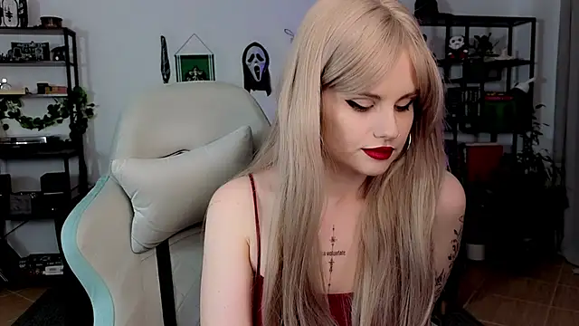 Snapshot of Della_Ideal chatting on 07/13/26, 05:34 Della Ideal online show from 07/13/26, 05:34