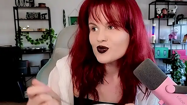 Della Ideal online show from 04/15/26, 05:28