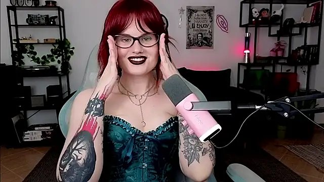 Snapshot of Della_Ideal chatting on 04/22/26, 05:42 Della Ideal online show from 04/22/26, 05:42