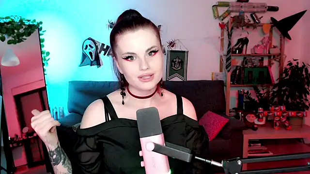 Della Ideal online show from 10/26/25, 05:57