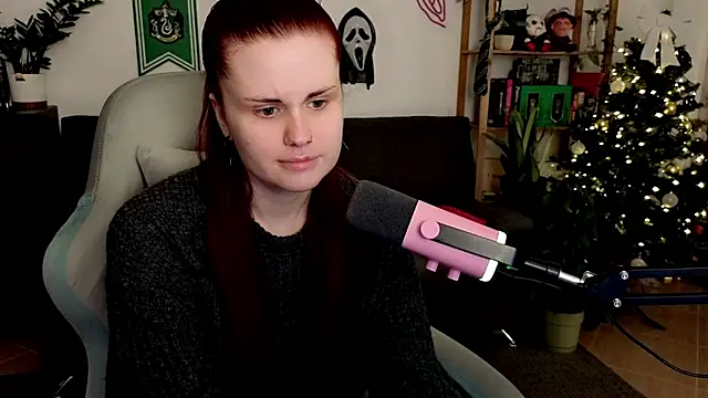 Della Ideal online show from 12/22/25, 06:08