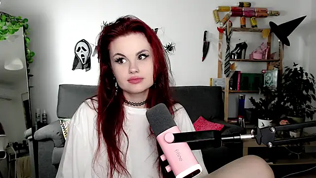 Della Ideal online show from 10/22/25, 05:01