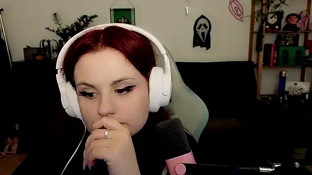 Della Ideal online show from 12/13/25, 08:04