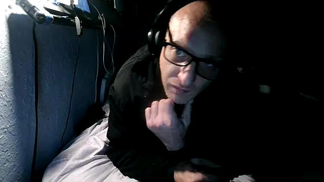 Snapshot of PornStro921 chatting on 10/30/25, 08:28 PornStro921 online show from 10/30/25, 08:28