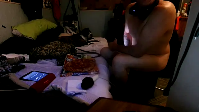 Snapshot of PornStro921 chatting on 10/12/25, 02:46 PornStro921 online show from 10/12/25, 02:46