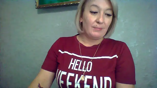 ArielXLoveresss online show from 10/19/25, 07:22