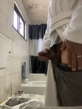 rogerdik76 online show from 12/01/25, 11:33