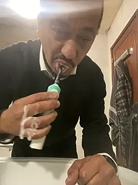 rogerdik76 online show from 01/14/26, 06:28