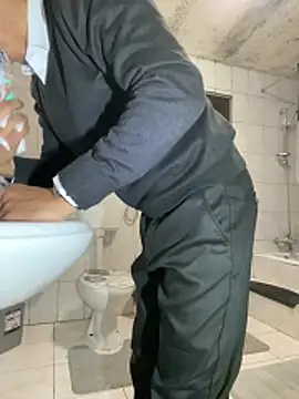 rogerdik76 online show from 02/09/26, 06:22