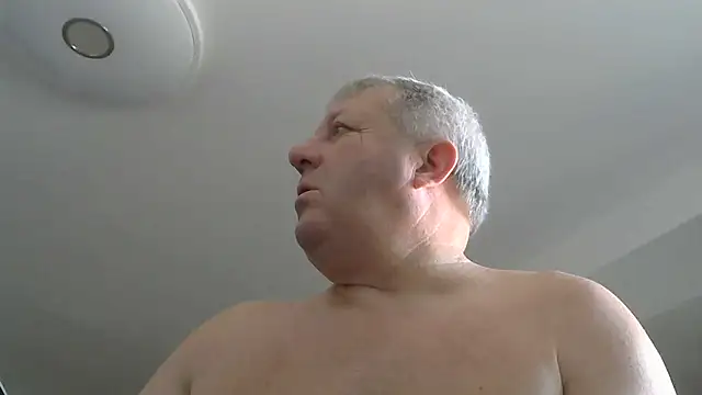 Snapshot of jerkoutdoor70 chatting on 06/11/26, 04:15 jerkoutdoor70 online show from 06/11/26, 04:15