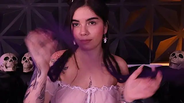 DaphneGlas online show from 10/25/25, 12:50