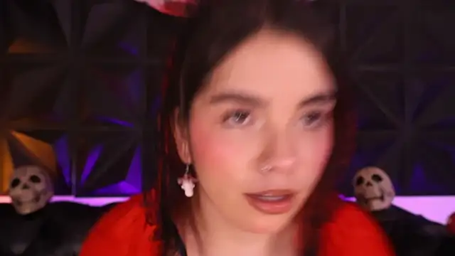 DaphneGlas online show from 10/30/25, 01:09