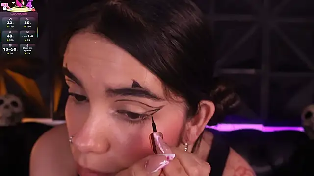 DaphneGlas online show from 10/31/25, 01:08