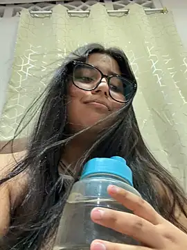 Snapshot of virginbrunette99 chatting on 01/11/26, 05:14 virginbrunette99 online show from 01/11/26, 05:14