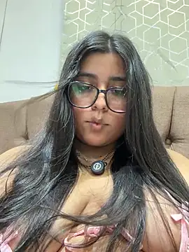 Snapshot of virginbrunette99 chatting on 07/12/26, 06:36 virginbrunette99 online show from 07/12/26, 06:36
