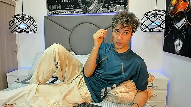 Snapshot of buddy_whitte chatting on 10/23/25, 12:04 buddy whitte online show from 10/23/25, 12:04