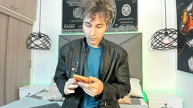 Snapshot of buddy_whitte chatting on 10/31/25, 11:51 buddy whitte online show from 10/31/25, 11:51