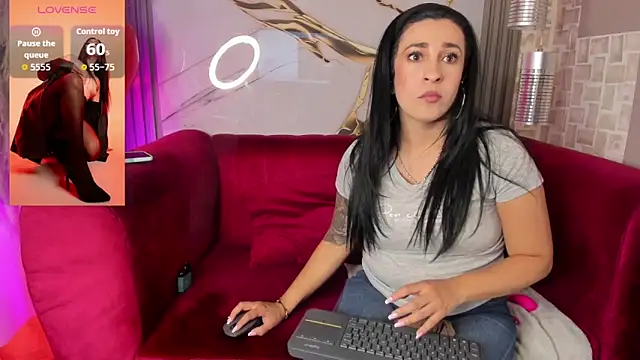 Bella williamss  online show from 11/25/25, 08:42