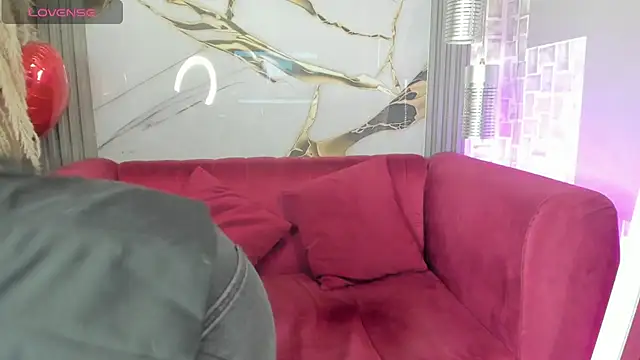 Bella williamss  online show from 12/03/25, 07:24