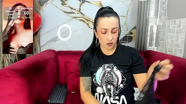 Bella williamss  online show from 04/11/26, 08:01