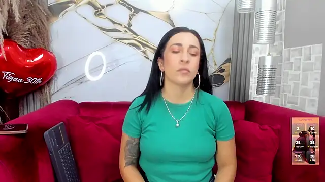 Bella williamss  online show from 05/12/26, 08:04