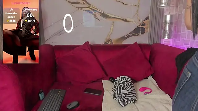 Bella williamss  online show from 12/01/25, 07:04