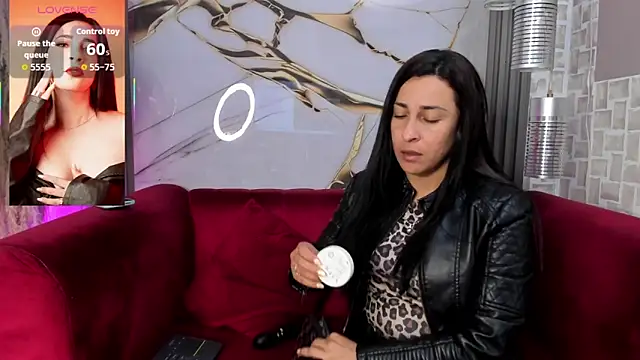 Bella williamss  online show from 10/27/25, 08:10