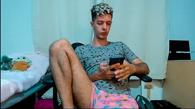 Snapshot of blondetwink chatting on 02/24/25, 12:41 blondetwink online show from 02/24/25, 12:41