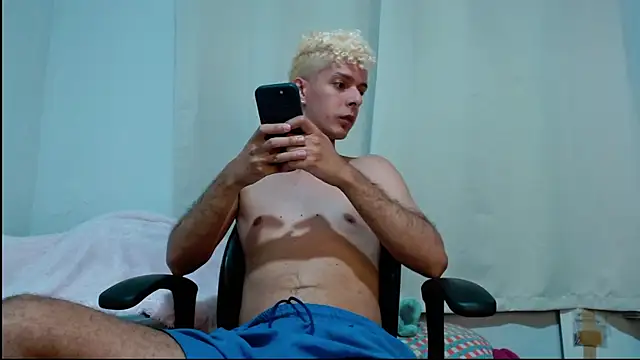 Snapshot of blondetwink chatting on 02/28/25, 10:50 blondetwink online show from 02/28/25, 10:50