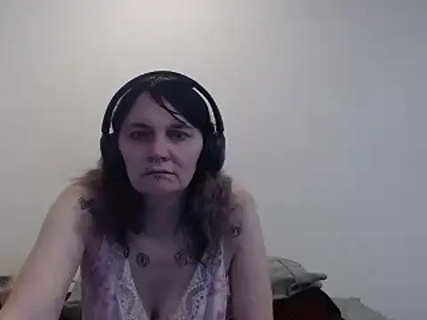 Snapshot of Hotmodel1984 chatting on 04/20/26, 06:20 Hotmodel1984 online show from 04/20/26, 06:20