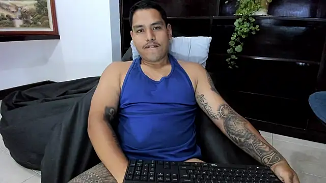 Snapshot of maxflurry_ chatting on 03/21/25, 10:28 maxflurry online show from 03/21/25, 10:28