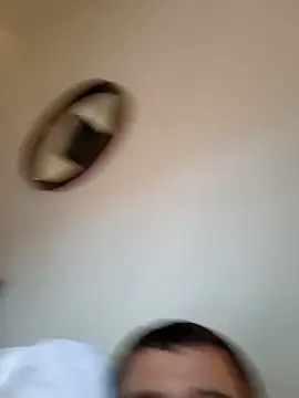 Snapshot of comcoroas chatting on 09/13/25, 04:29 comcoroas online show from 09/13/25, 04:29