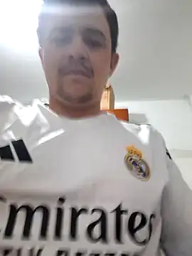 Snapshot of comcoroas chatting on 09/28/25, 10:17 comcoroas online show from 09/28/25, 10:17