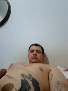 Snapshot of comcoroas chatting on 10/19/25, 03:31 comcoroas online show from 10/19/25, 03:31