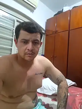 Snapshot of comcoroas chatting on 10/05/25, 04:14 comcoroas online show from 10/05/25, 04:14