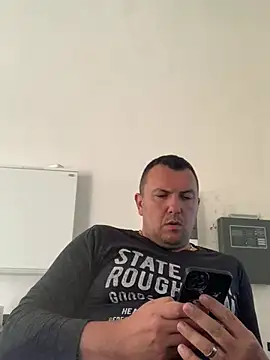 Snapshot of Mike8523 chatting on 06/08/26, 04:40 Mike8523 online show from 06/08/26, 04:40