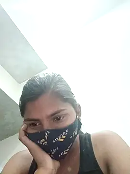 Snapshot of heena-3678 chatting on 03/13/25, 01:50 heena-3678 online show from 03/13/25, 01:50