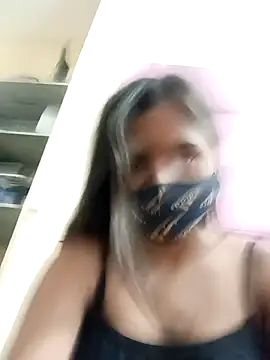 Snapshot of heena-3678 chatting on 10/08/25, 12:17 heena-3678 online show from 10/08/25, 12:17