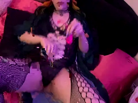 Snapshot of ChrryFoxx chatting on 11/21/25, 11:31 ChrryFoxx online show from 11/21/25, 11:31