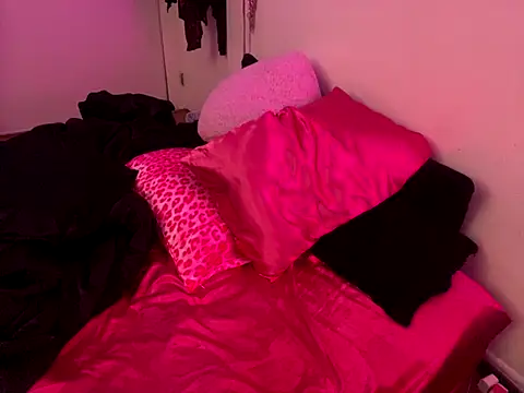 Snapshot of ChrryFoxx chatting on 09/26/25, 08:21 ChrryFoxx online show from 09/26/25, 08:21