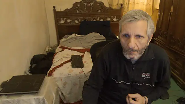 maxdaddy690 online show from 12/22/25, 02:39