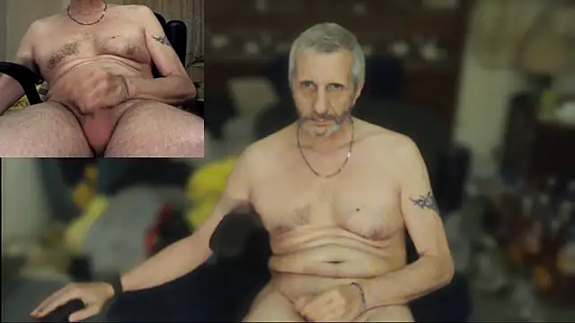 Snapshot of maxdaddy690 chatting on 06/06/26, 01:22 maxdaddy690 online show from 06/06/26, 01:22