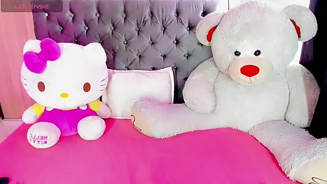 Snapshot of Julie_Lovelyx1 chatting on 03/20/25, 01:15 Julie Lovelyx1 online show from 03/20/25, 01:15