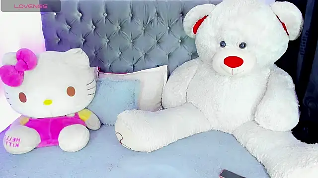 Julie Lovelyx1 online show from 03/12/26, 04:40