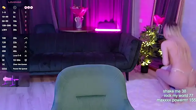 Snapshot of CutiePie69__ chatting on 10/25/25, 07:58 CutiePie69 online show from 10/25/25, 07:58