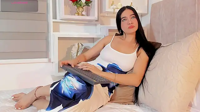 Snapshot of MiiaParker6972 chatting on 06/07/26, 01:55 MiiaParker6972 online show from 06/07/26, 01:55
