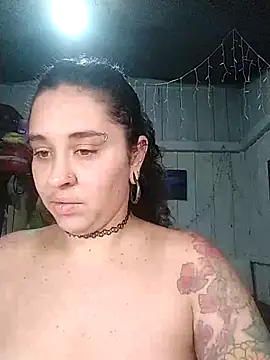 Snapshot of Fellyna chatting on 10/17/25, 01:35 Fellyna online show from 10/17/25, 01:35